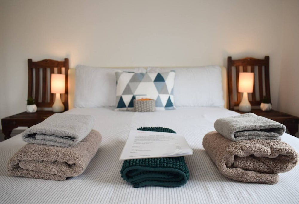 Large 2 Bed in Twickenham High Street — 4-Star Luxury Hotel in Twickenham, United Kingdom