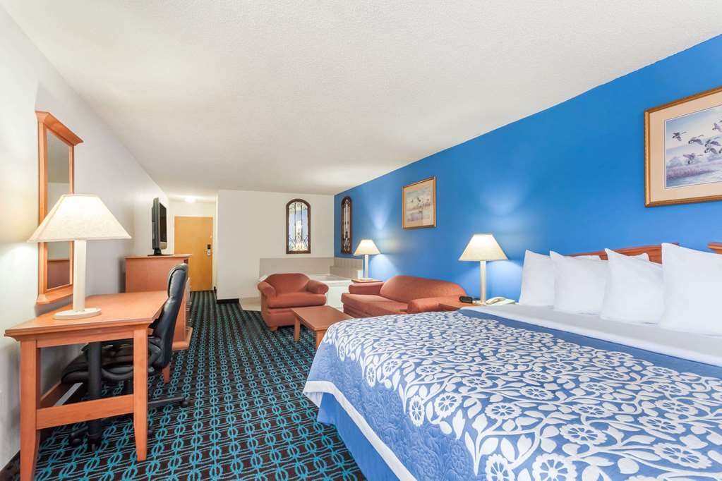 Days Inn & Suites by Wyndham Cambridge - photo 12