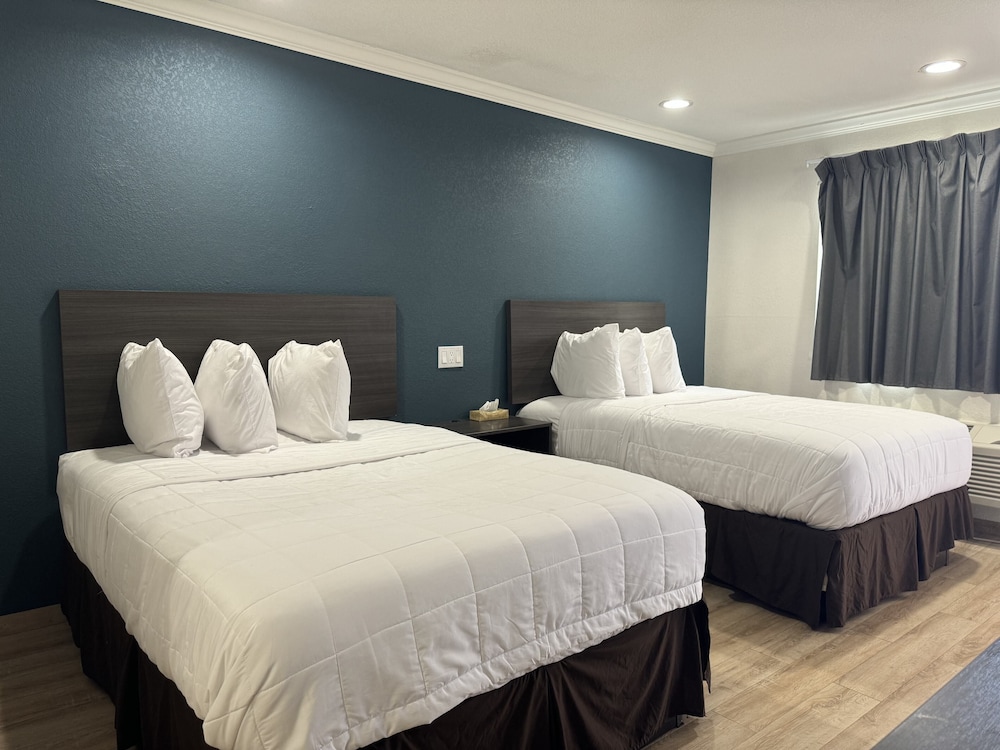Baymont by Wyndham Bakersfield - photo 9
