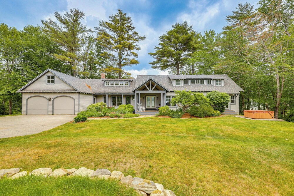 Lakefront New London Retreat w Dock & Hot Tub — hotel in New London