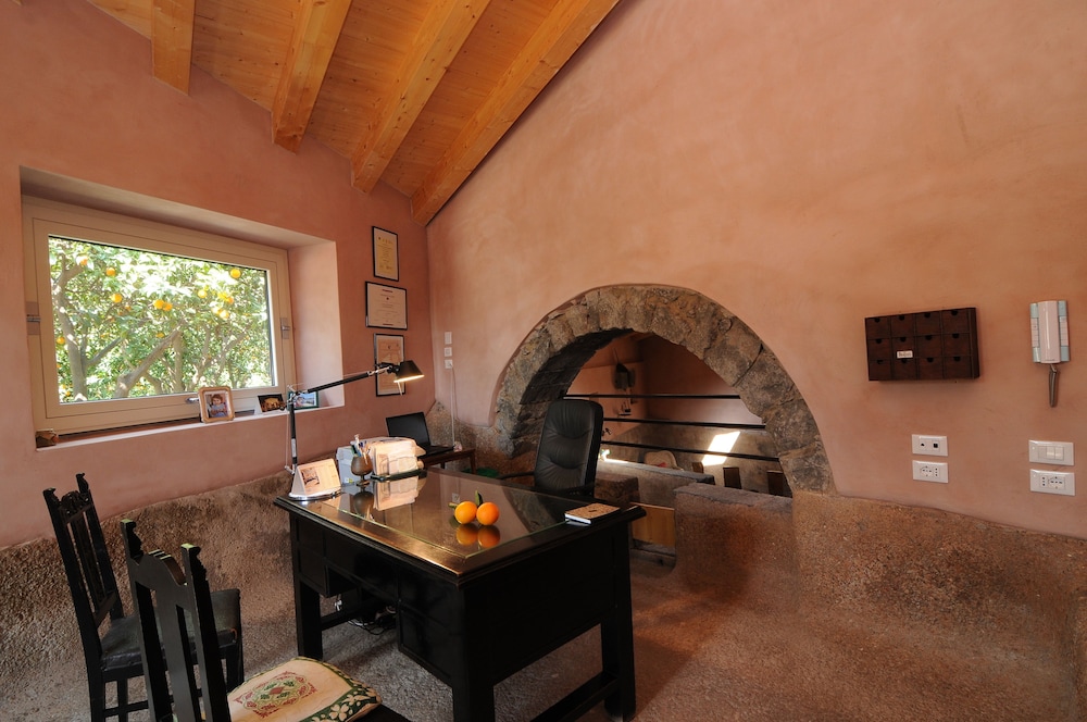 Il Giardino degli Ovali — hotel in Fiumefreddo Sicilia