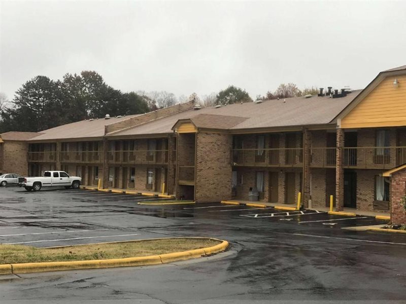 Days Inn by Wyndham King Winston Salem Area - photo 2