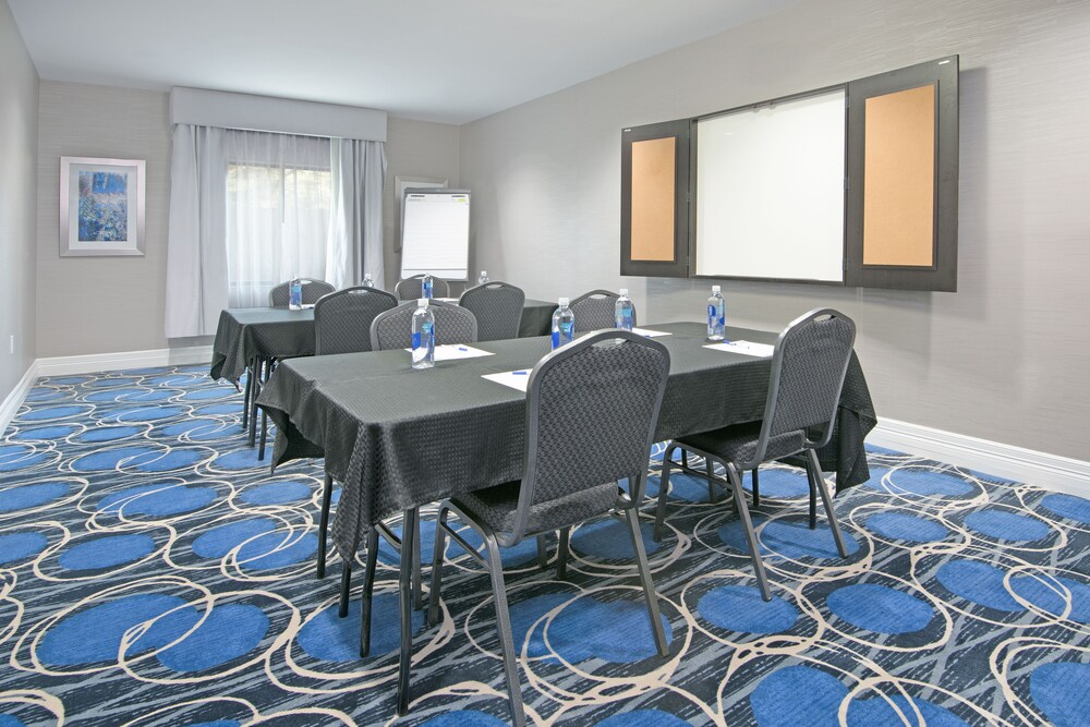 Holiday Inn Express & Suites Houston North IAH Area by IHG - photo 29