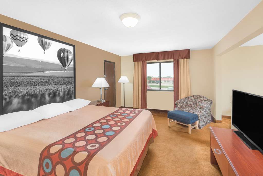Super 8 by Wyndham Marshalltown - photo 6
