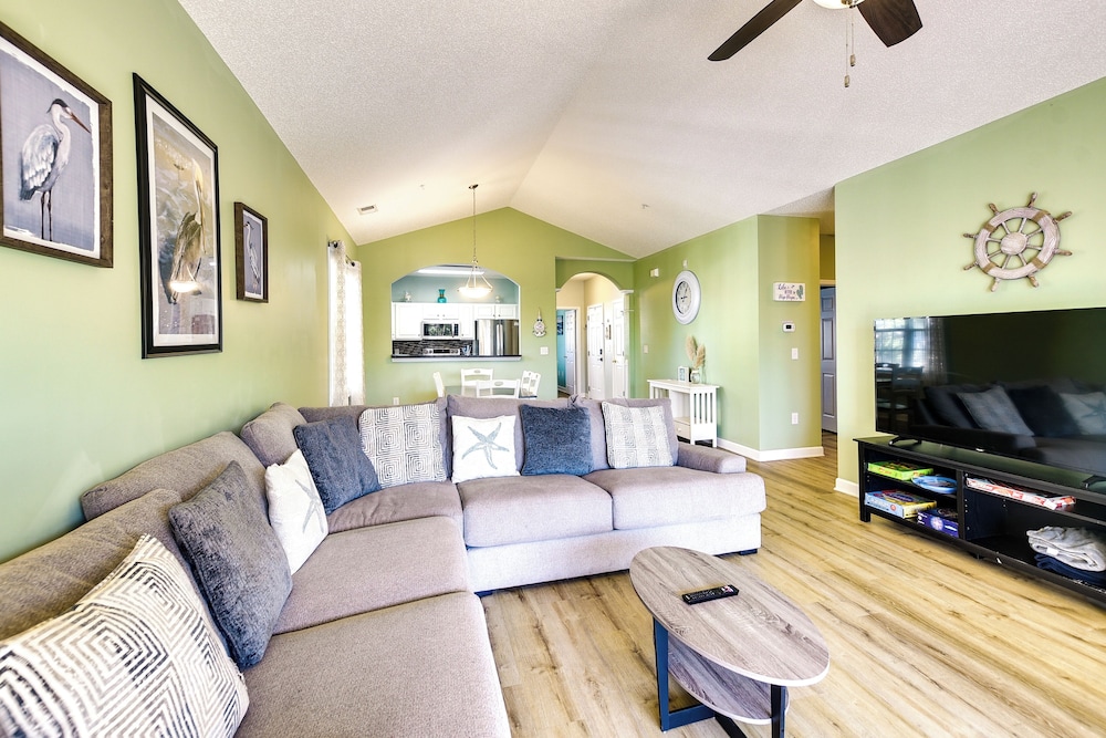 Barefoot Resort Condo w Pools & Balcony in North Myrtle Beach, United States