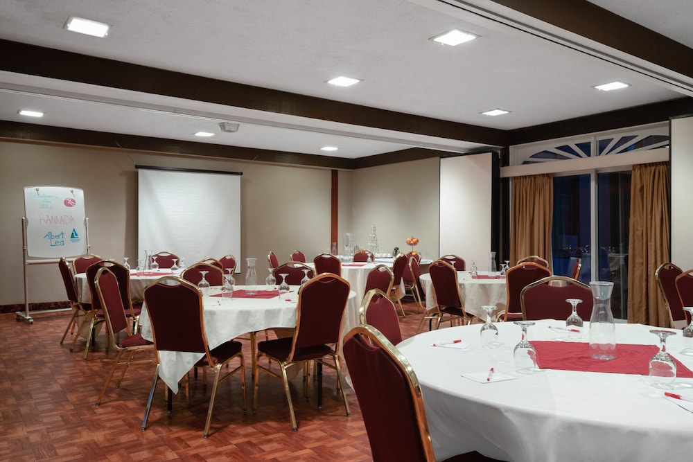 Ramada by Wyndham Albert Lea - photo 82