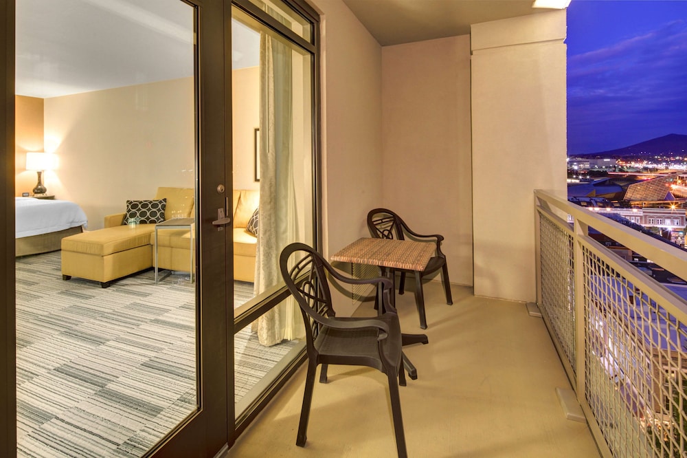 Hampton Inn & Suites Roanoke Downtown - photo 16