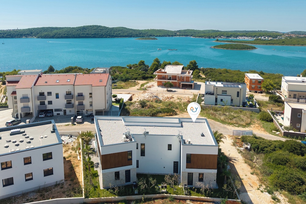 Villa Petra with Pool and Sea View — 4-Star Luxury Hotel in Medulin, Croatia