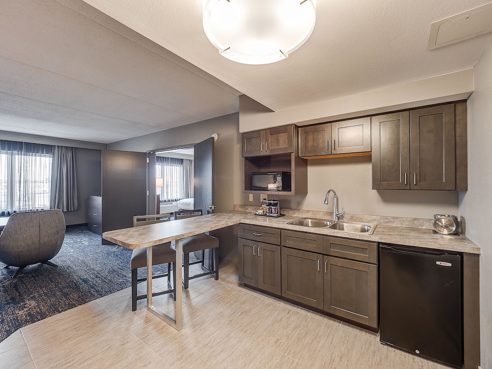 DoubleTree by Hilton Hotel Bloomington - photo 32