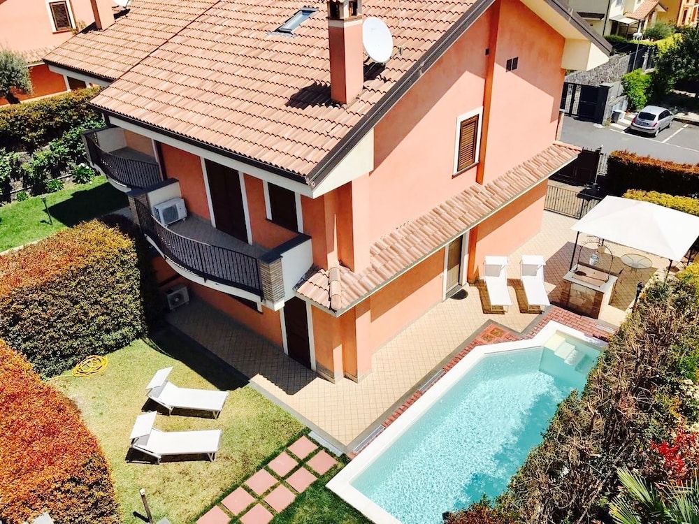 Etna Villa il Pino — 4-Star Luxury Hotel in Trecastagni, Italy