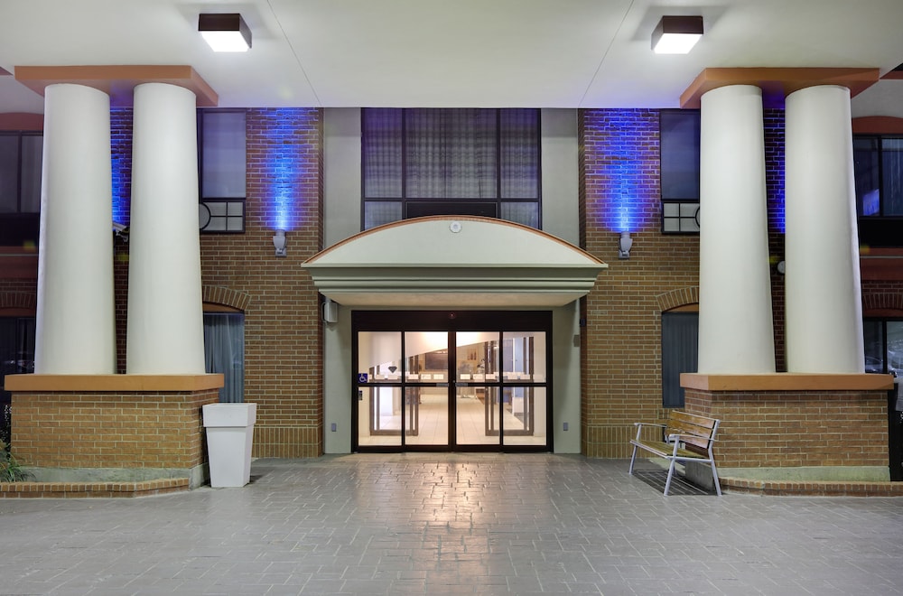Holiday Inn Express & Suites Burleson Ft. Worth by IHG - photo 28