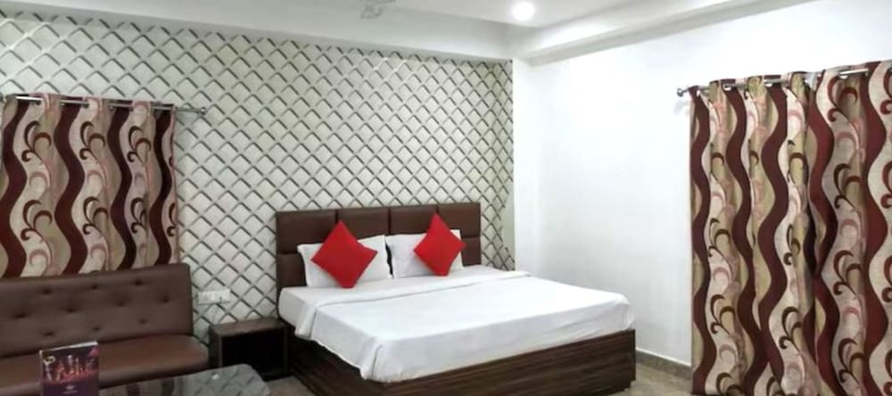 Hotel Paras Una in Una, India