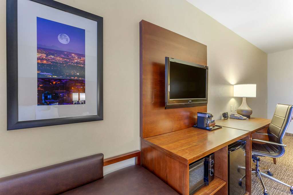 Comfort Suites Glendale State Farm Stadium Area - photo 25