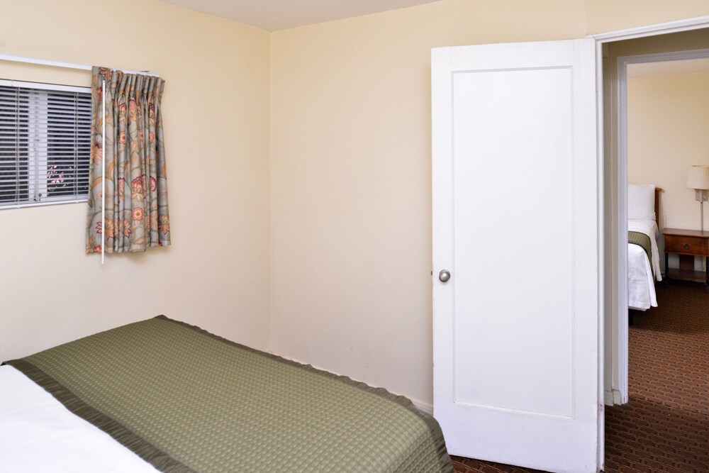 Travelodge by Wyndham Eugene Downtown University of Oregon - photo 24