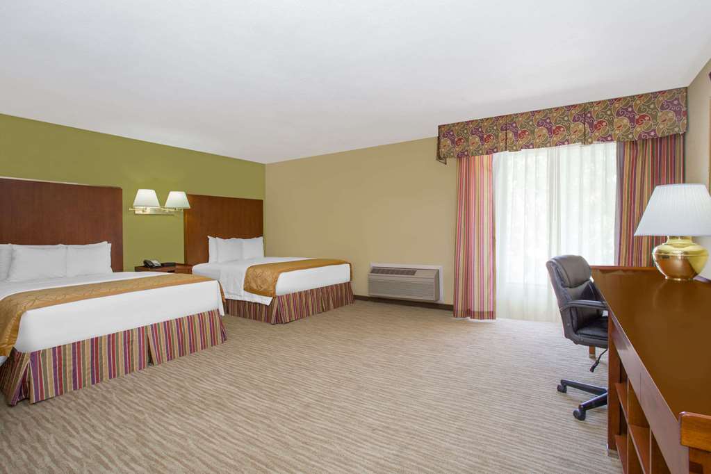 Days Inn & Suites by Wyndham Red Rock Gallup - photo 13