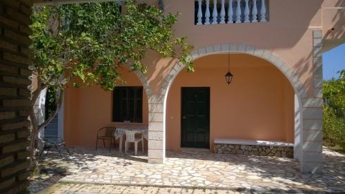 Aristidis Apartm. 2 — Unknown City — photo 4
