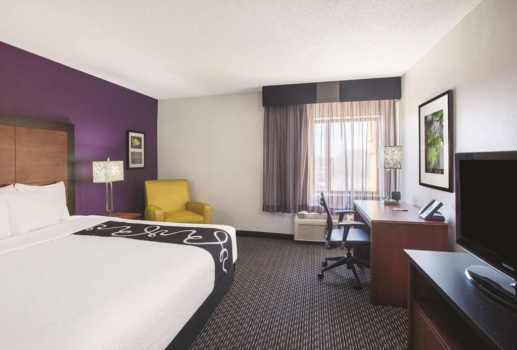 Howard Johnson by Wyndham Sacramento Downtown - photo 10