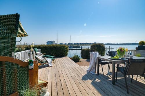 Bootshaus Sauna Steg Meerblick Kamin Terrasse - carbon neutral hotel in Unknown City