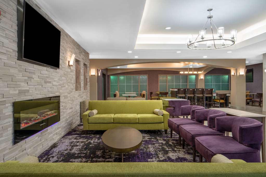 La Quinta Inn & Suites by Wyndham Atlanta Stockbridge - photo 4