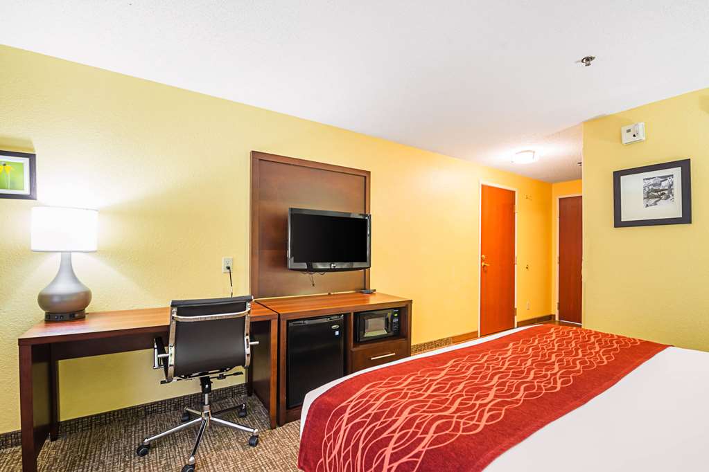 Comfort Inn & Suites Dayton Northwest Englewood - photo 6