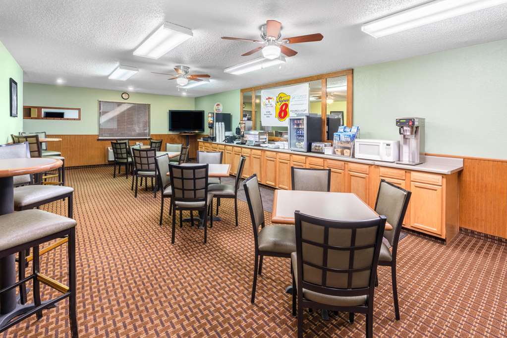 Super 8 by Wyndham Goodland - photo 16