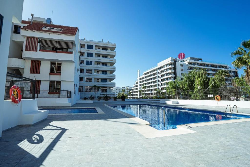 Playa De Las Américas Dúplex Con Piscina — 4-Star Luxury Hotel in Arona, Spain