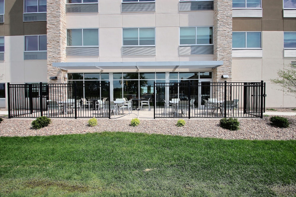 Holiday Inn Express & Suites Fond Du Lac by IHG - photo 33