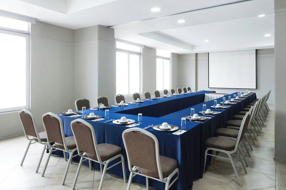 Courtyard by Marriott Puebla Las Animas