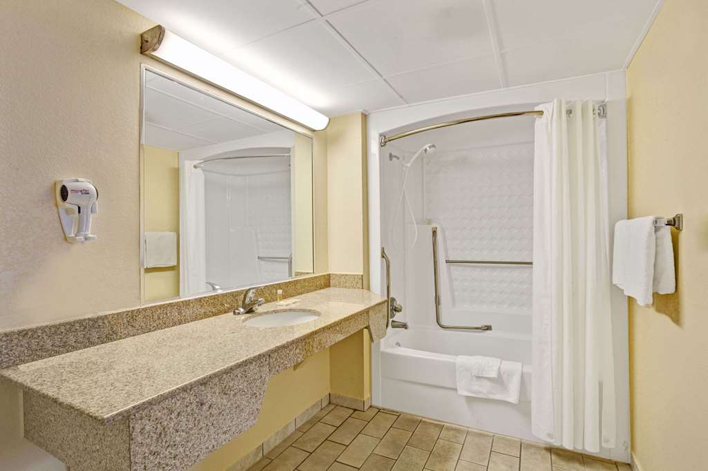 Days Inn by Wyndham Clarksville TN - photo 13