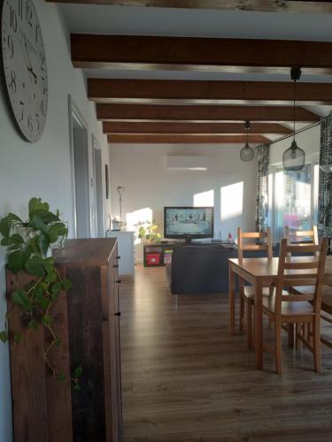 Zielony domek pet-friendly hotel Piersciec