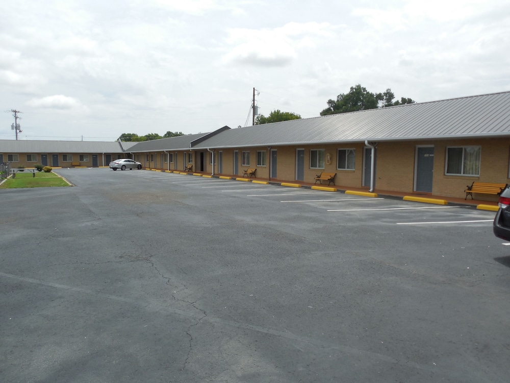 River Heights Motel - photo 2