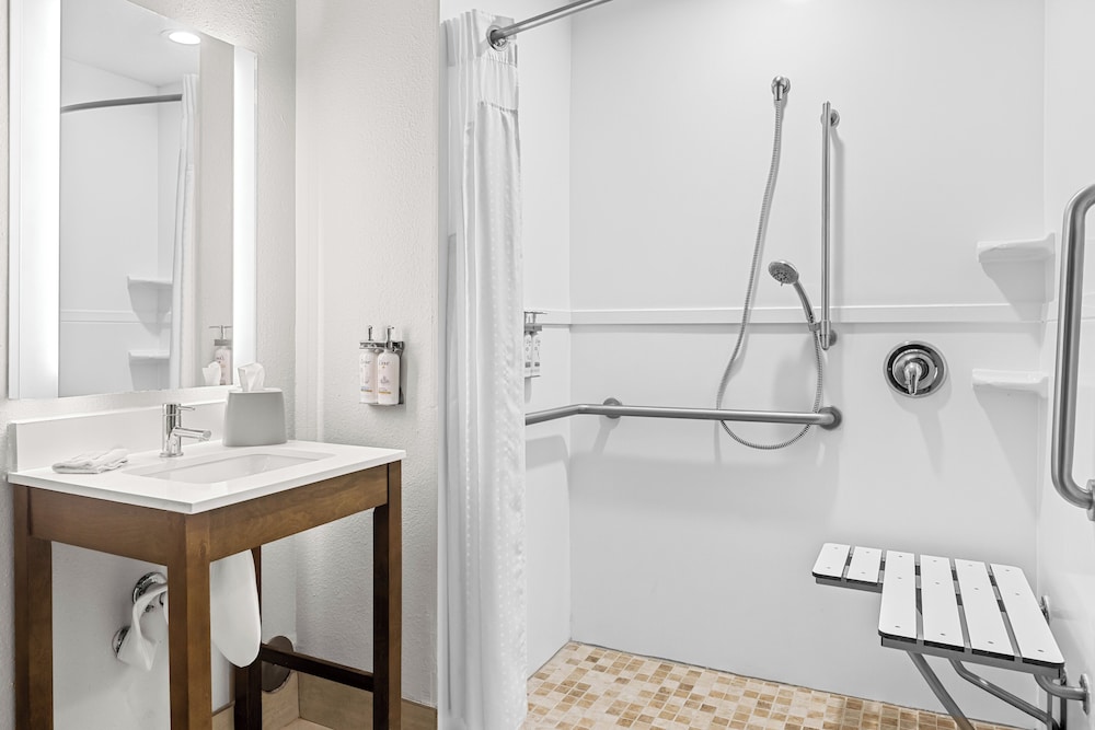 Holiday Inn Express and Suites Savannah Midtown by IHG - photo 16