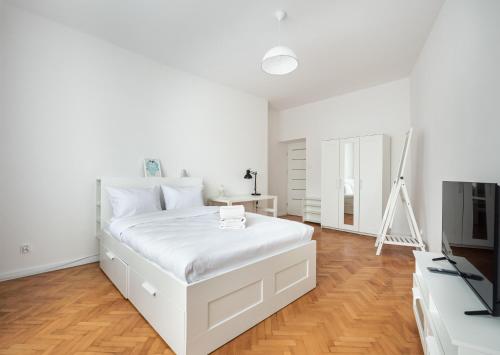 Old Town 5 Bedroom Apartment by BookingHost — 4-Star Luxury Hotel in Warsaw, Poland