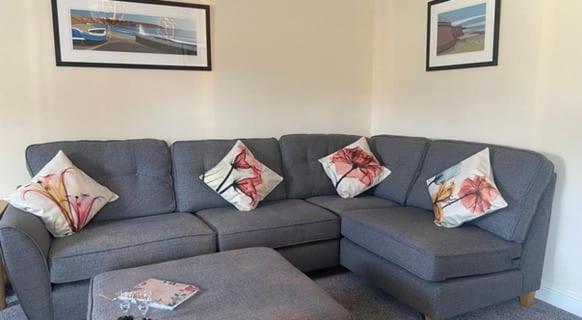 Seaside View Apartment Sunny bright two bedroom apartment Lift inside