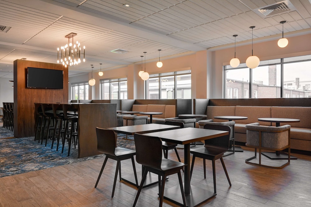 Hampton Inn Salem Boston - photo 33