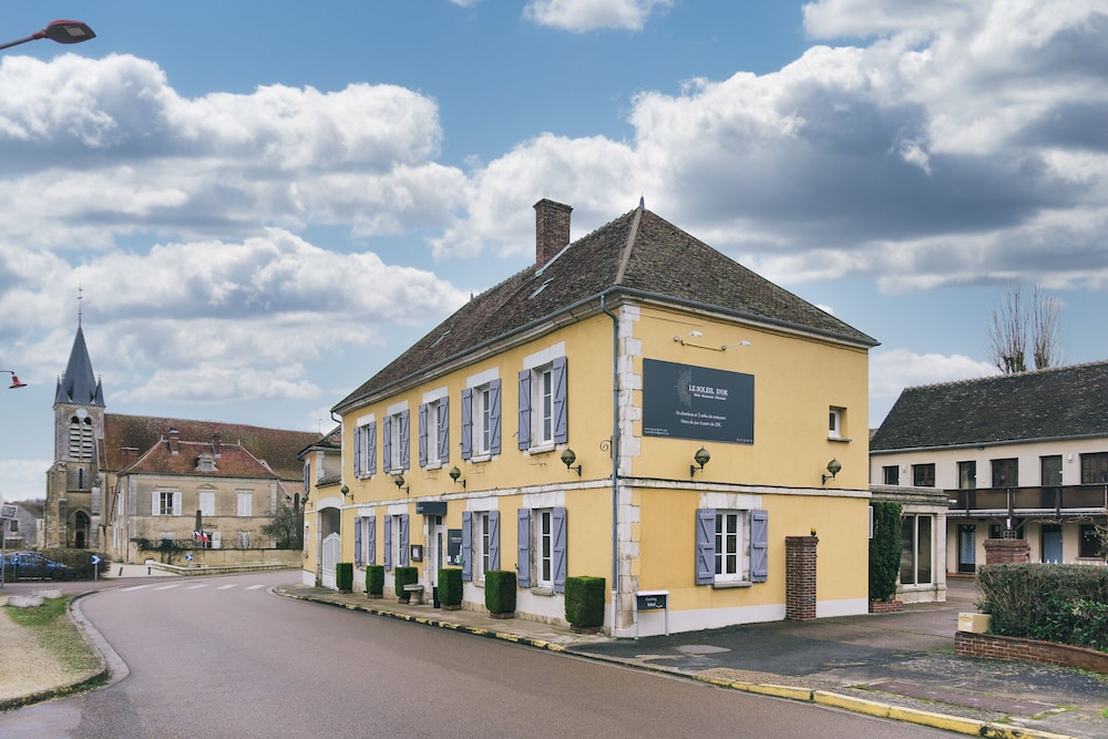 Le Soleil D’or in Ligny-Le-Chatel, France