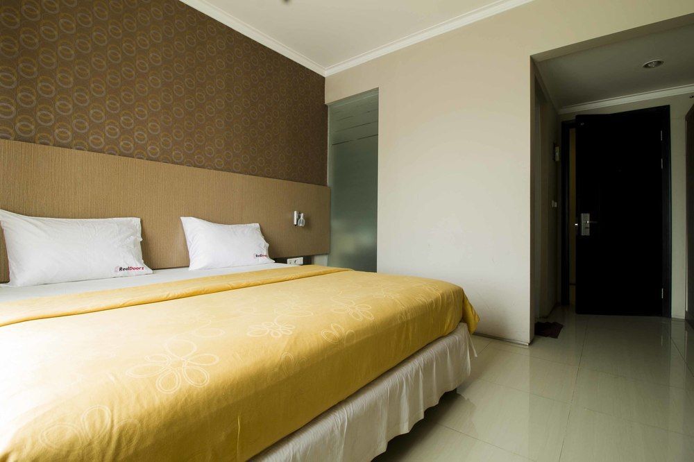 RedDoorz Plus at Cipaganti 2