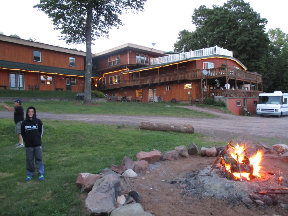 AJ's Lodge and Oven - photo 42
