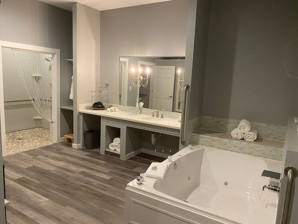Belamere Swimming Pool Suites - photo 14