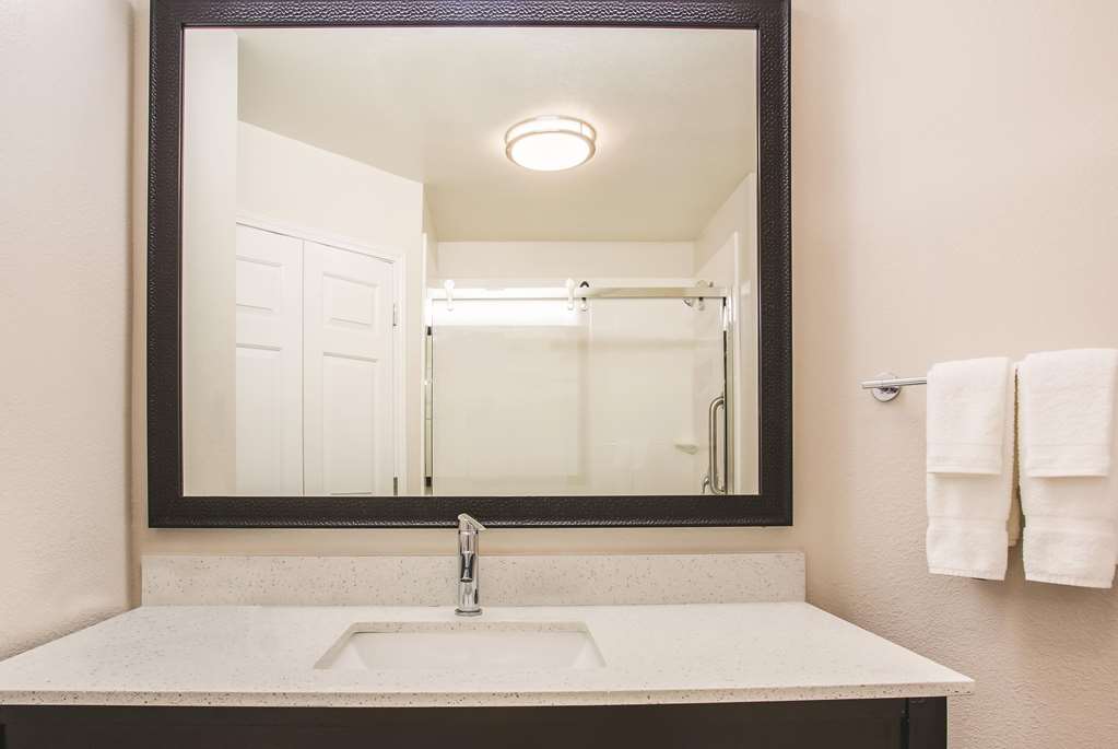 La Quinta Inn & Suites by Wyndham Las Vegas Summerlin Tech - photo 24