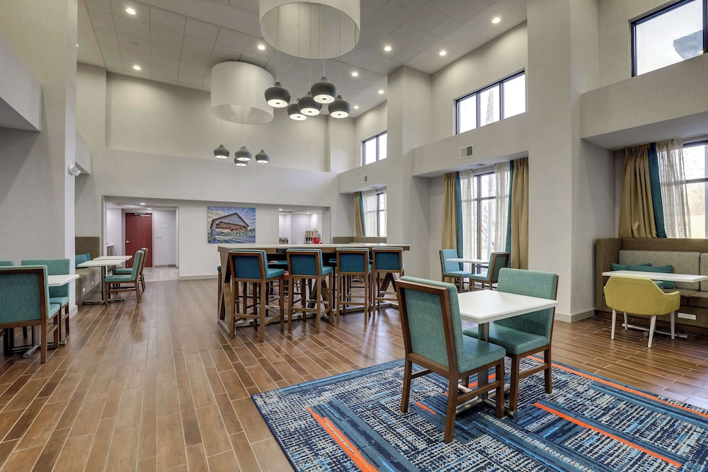 Hampton Inn & Suites St. Louis Edwardsville - photo 58