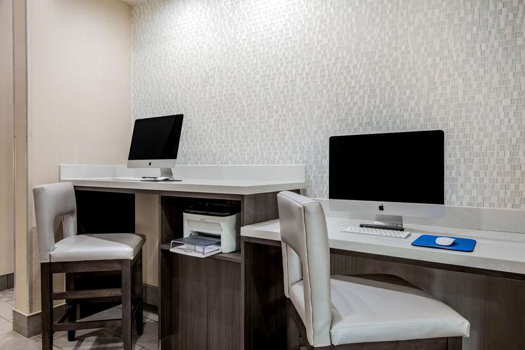 La Quinta Inn & Suites by Wyndham Pampa - photo 79