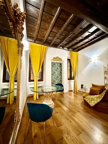 Via della Scala Suite — 4-Star Luxury Hotel in Rome, Italy