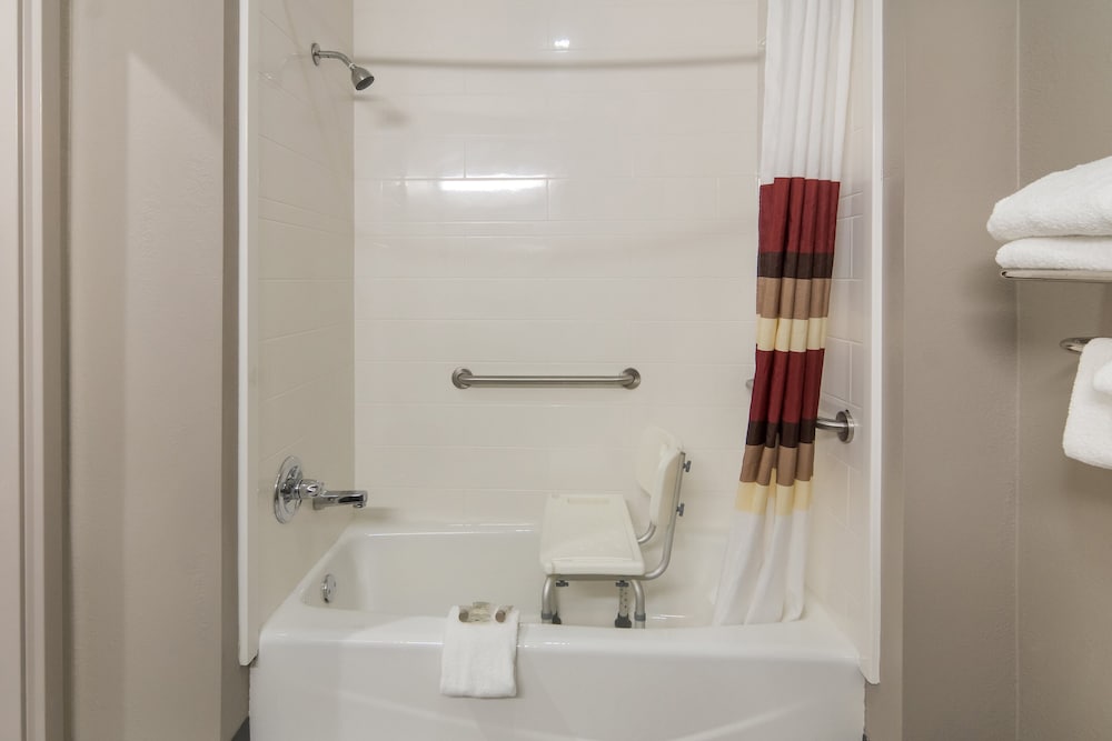Red Roof Inn Terrell - photo 26