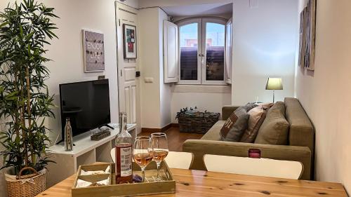 Superb 2 Bedroom Apartment Seaside Cascais Old Town — 4-Star Luxury Hotel in Cascais, Portugal