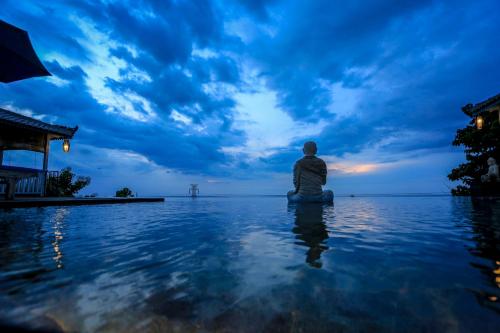 The Kayu Manis Villa — 4-Star Luxury Hotel in Lovina, Indonesia