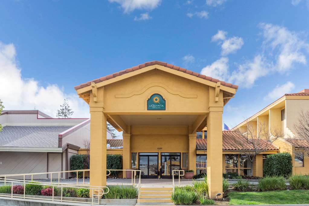 La Quinta Inn & Suites by Wyndham Redding - photo 3