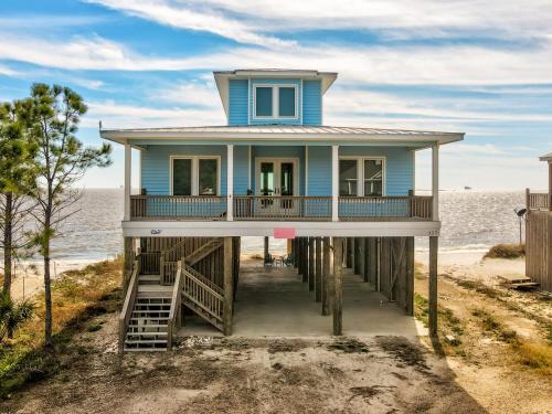Coastal Charm gulf front new build in Dauphin Island, United States