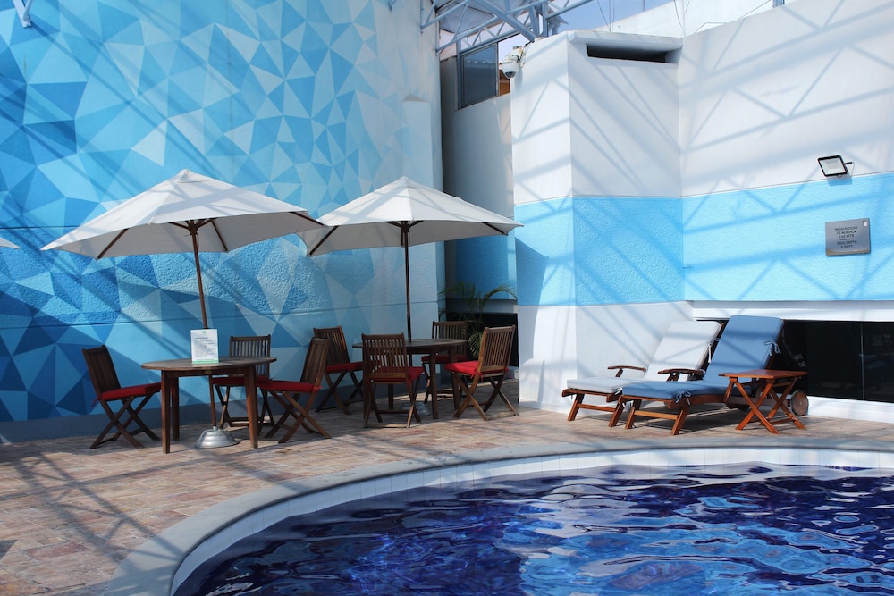 Rooftop pool
