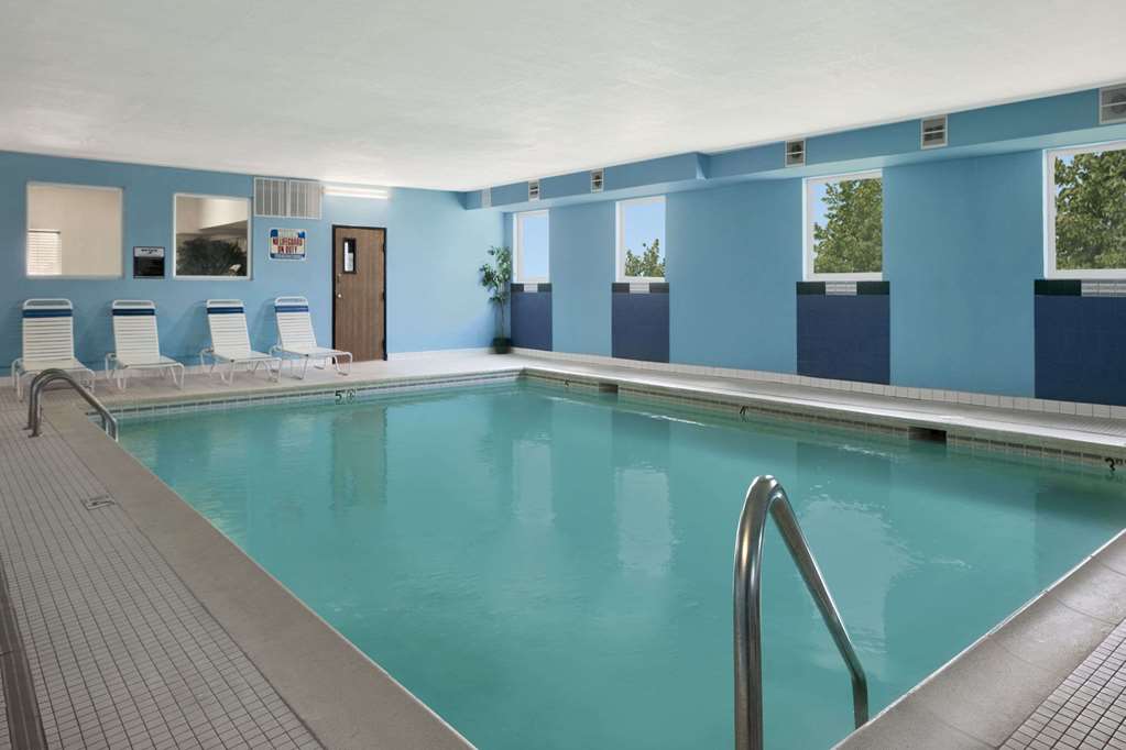 Days Inn & Suites by Wyndham Romeoville - photo 9